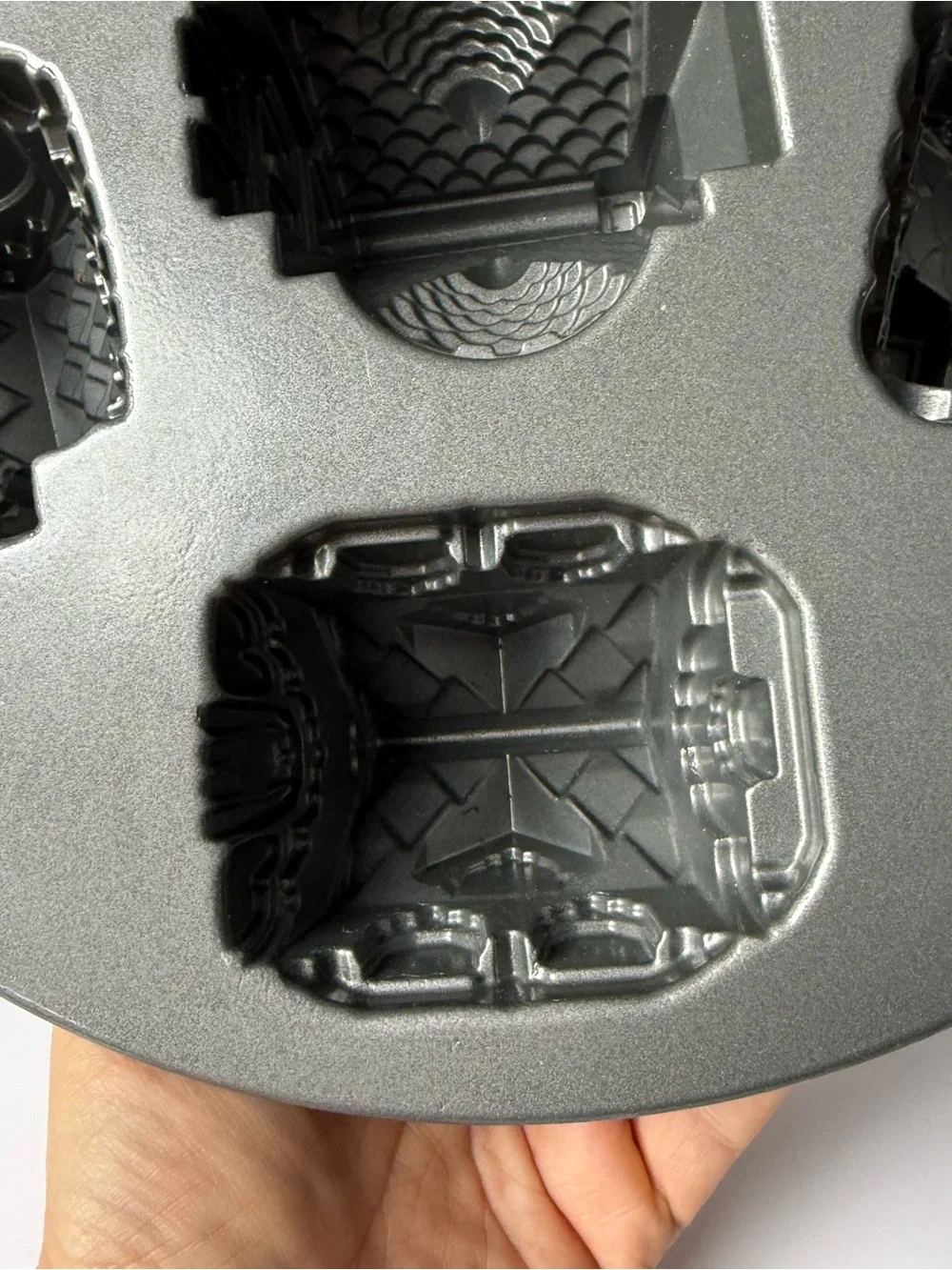 Nordic Ware Cozy Village Christmas Winter Cottages Baking Pan Cast Aluminum